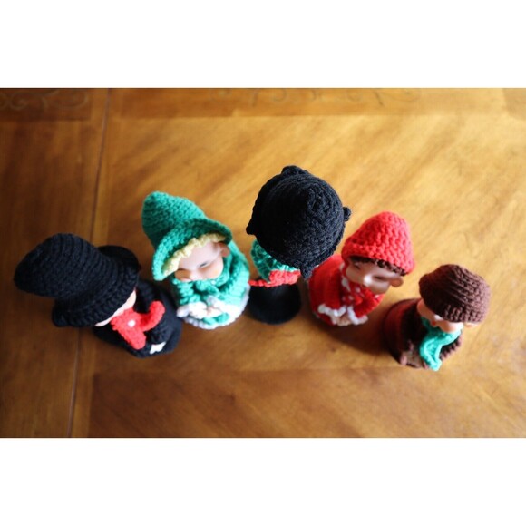 Vintage Handmade Crochet Christmas Carolers Lamp Post Figurine Set Family - Picture 8 of 11